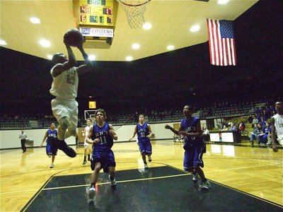 Image: Frazer-oop — Corrin Frazer(20) receives an alley-oop pass from Heath Clemons against the Rice Bulldogs.