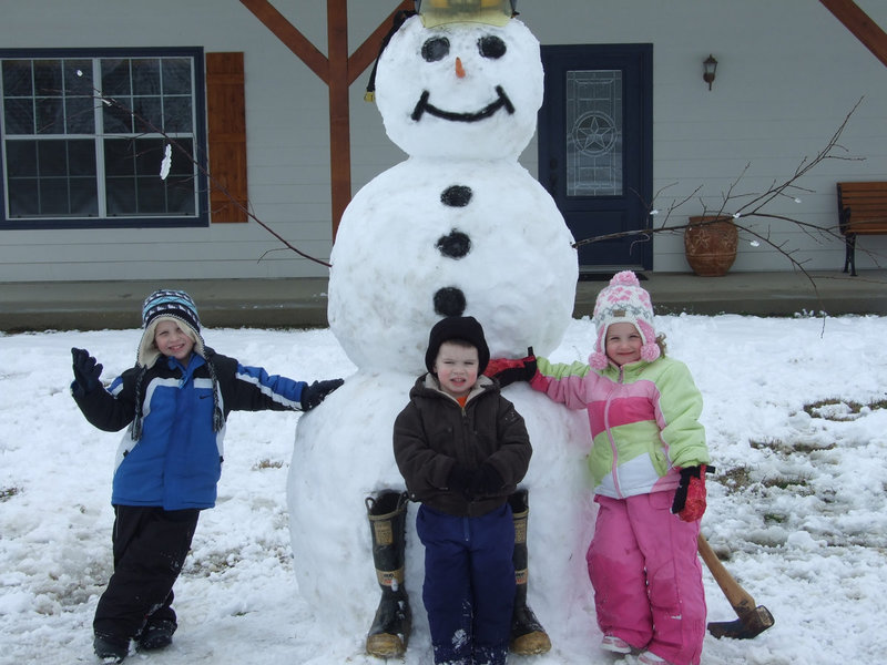 Image: Austin, Kross &amp; Kinley Cate - The tall Fire/Snow-man took the whole Cate family to produce but these faces say it all“We are very proud of him and I think he likes it here”.