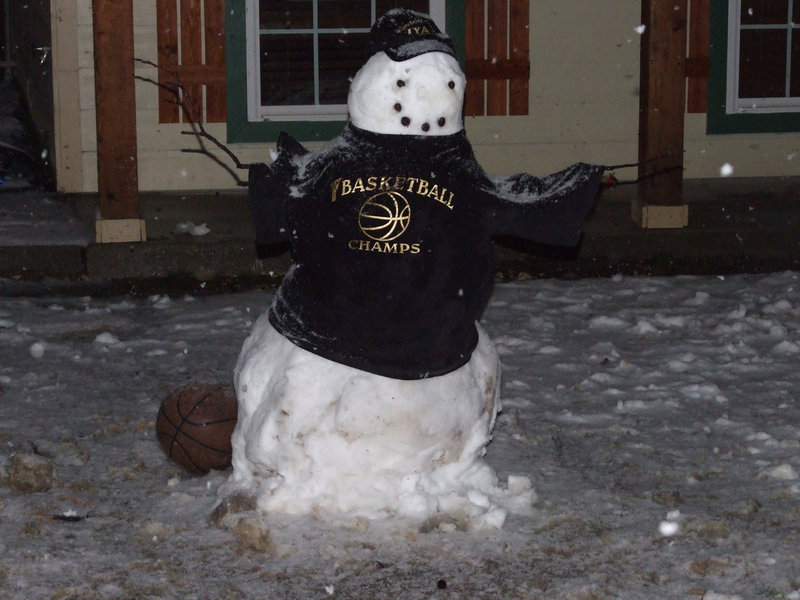 Image: Basketball champ — The Wallace family has the right idea.  It’s NBA season and this snowman is in the playoffs and is totally ready to play.