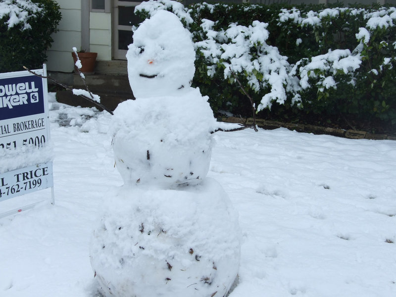Image: Real Estate Snowman — His head is a little oval but you gotta love the rest of him.