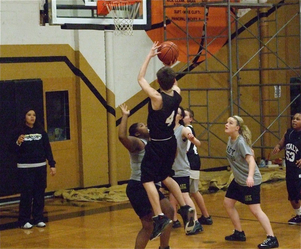 Image: Norwood vs. Wood — Sa’Kendra Norwood tries to disrupt Justin Wood’s jump shot.