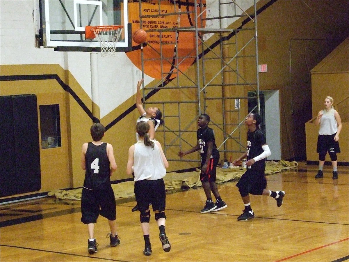 Image: Kyonne scores — Kyonne Birdsong gets inside for a layup.