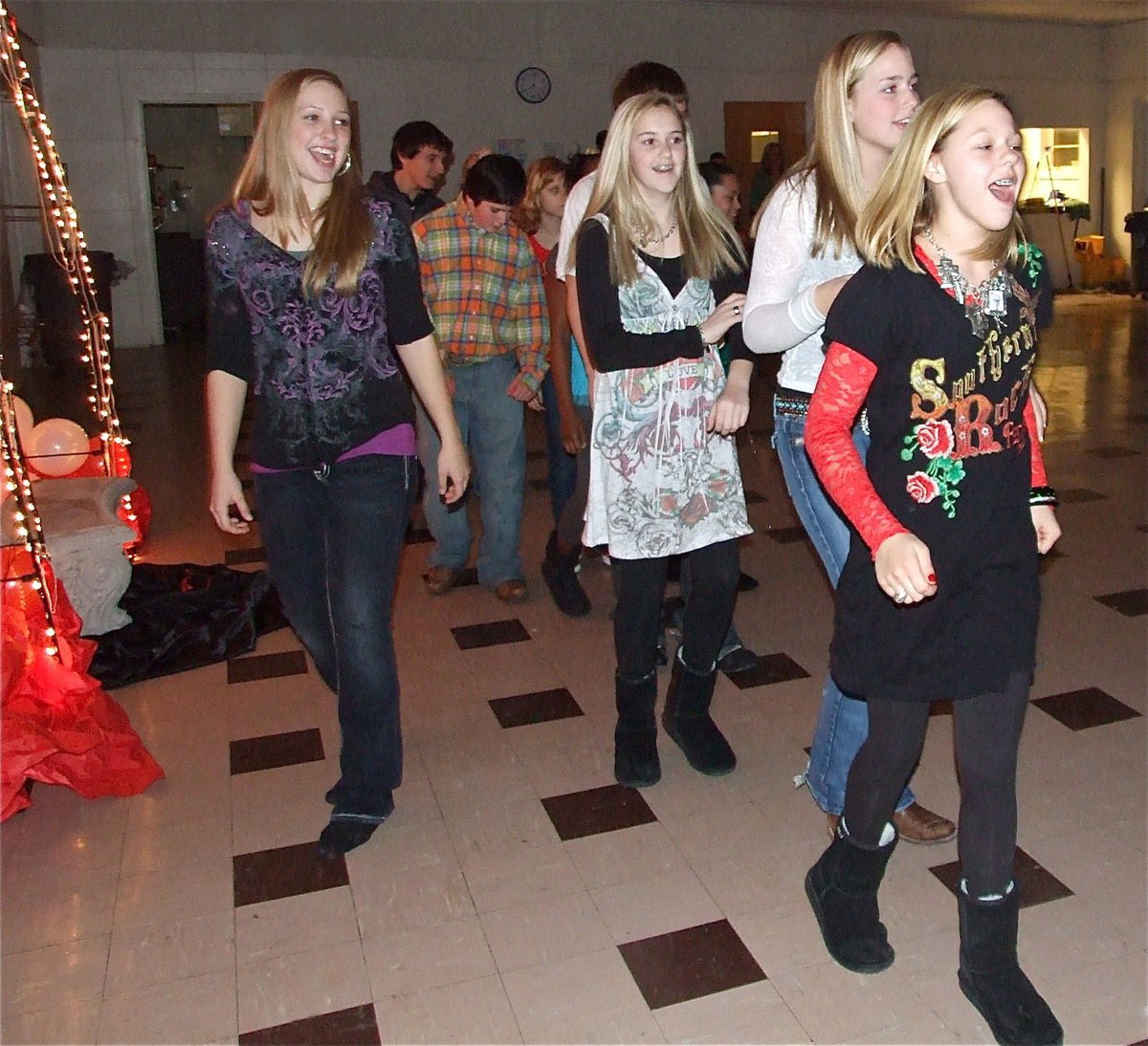 Image: Line dancing