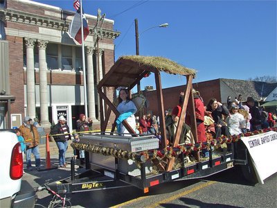 Image: Central Baptist Church — Central Baptist Church of Italy rolls through town while reenacting the nativity scene.