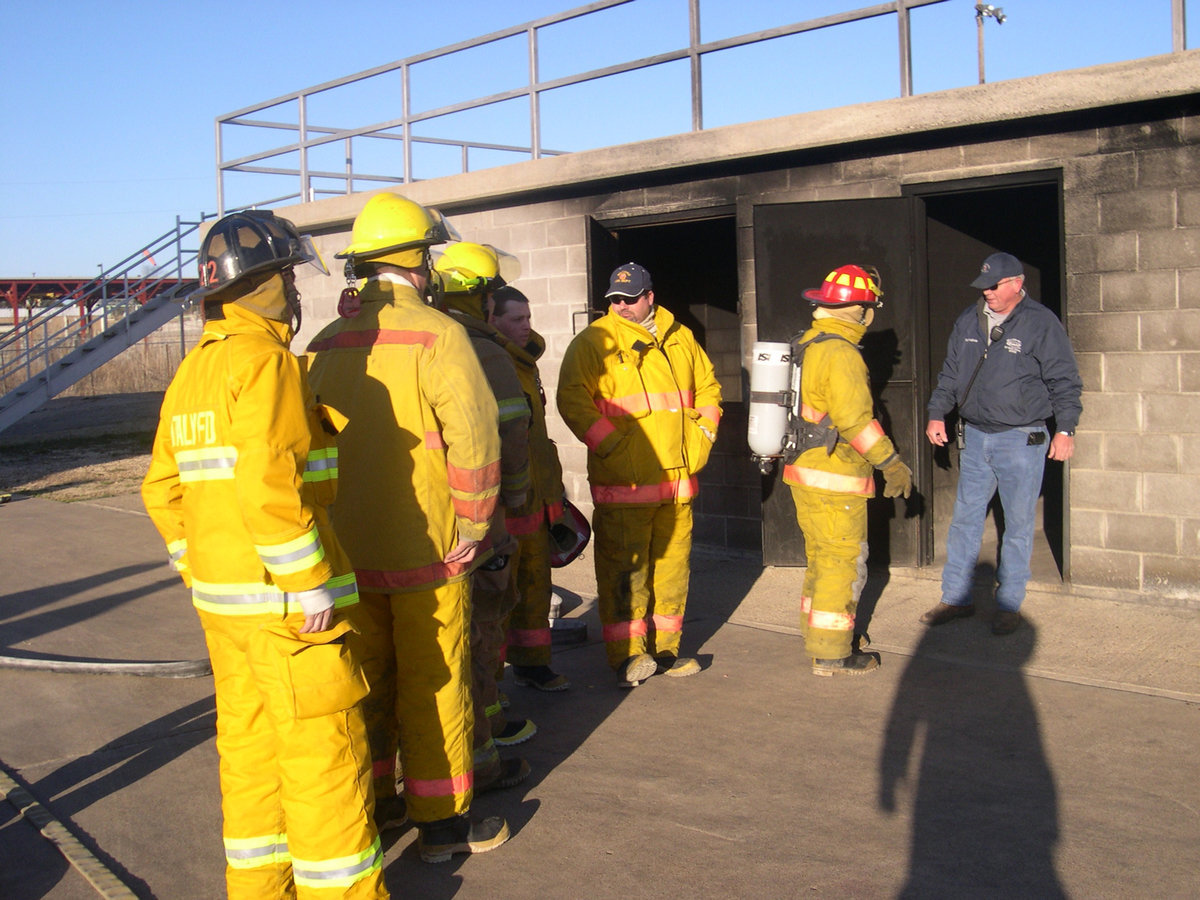 Image: Italy firemen in training — Each man lines up for the next skill they are learning.