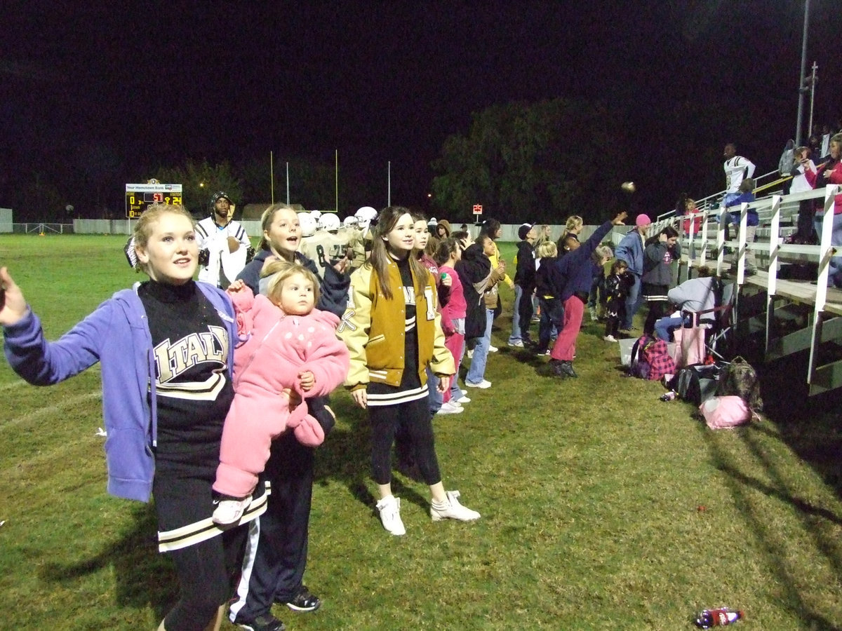 Image: Everybody cheers — The Italy Junior High cheerleaders get some help from the audience.