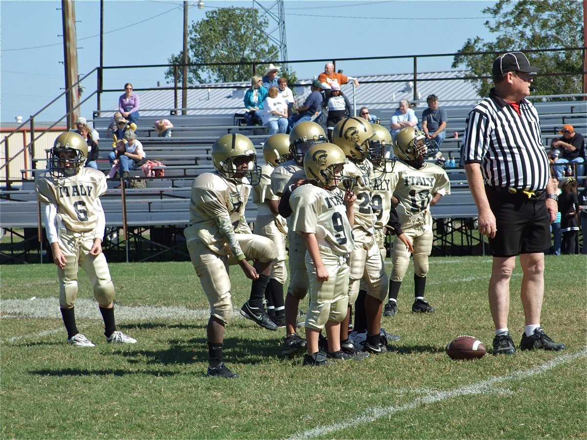 Image: Tough guys — The B-Team defense gets ready to sock it to the Bulldogs.