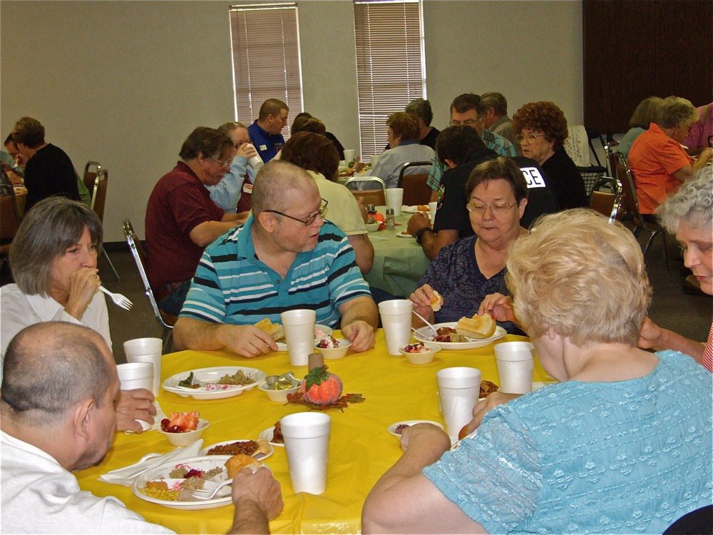 Image: Still eating… — Not a problem, plenty of time was allowed for eaters to enjoy the meal.