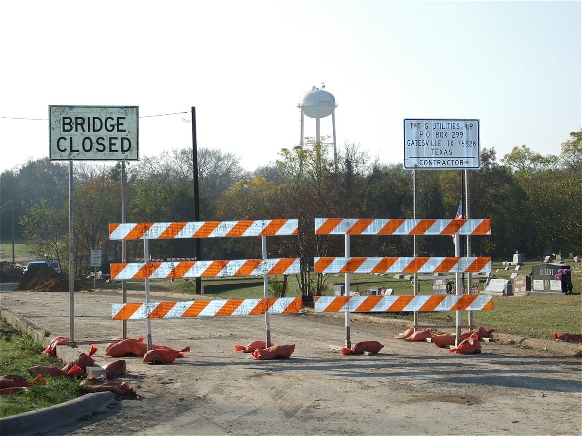 Image: Sorry for the delays — What commuters driving into Italy have met with as they exit Hwy. 77 onto Couch Street. A bit of a hassle now, but a smoother safer bridge will be worth the wait.