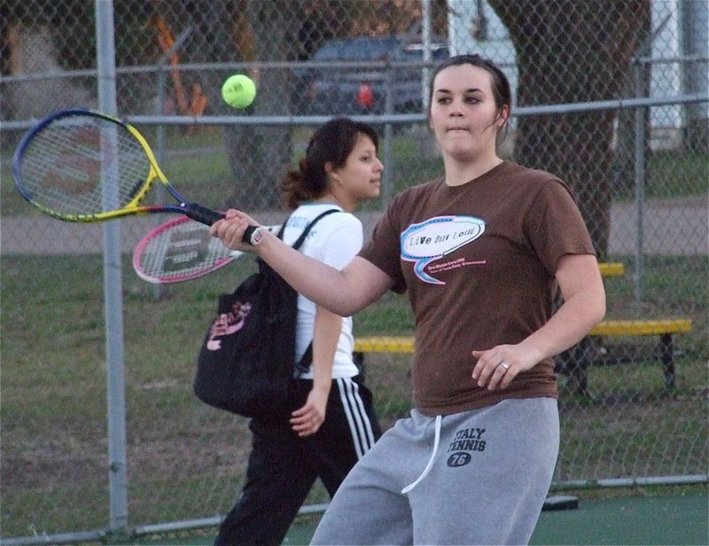 Image: Kaytlyn Bales tries to add finesse to her power game — Kaitlyn Bales competes in both powerlifting and tennis.