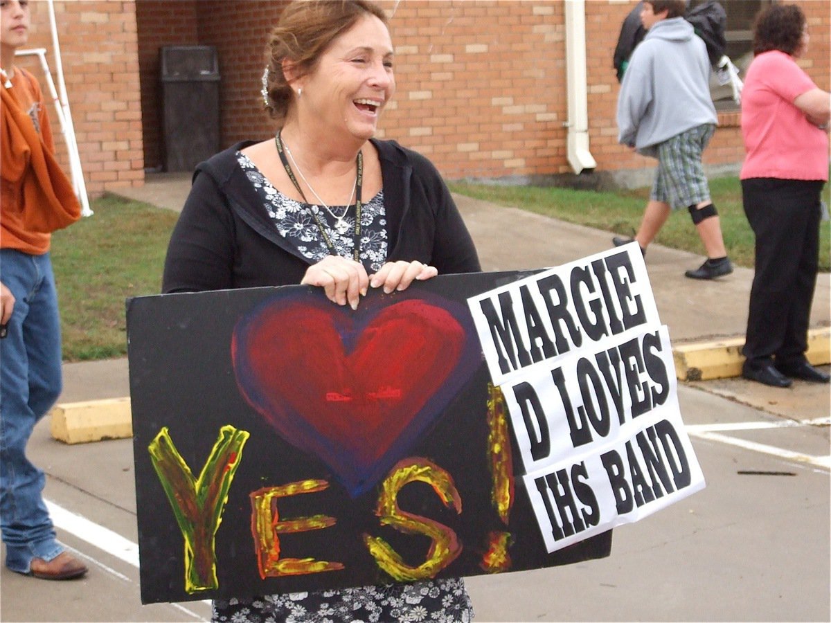 Image: Loving our band — There was nothing but love for the IHS Band as Margie Davis holds her spirit sign.