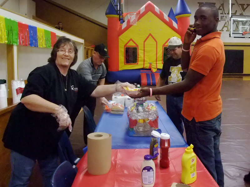 Image: Karen and Jasenio — Karen Mathiowetz and Jasenio Anderson chowing down!