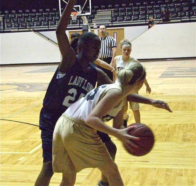 Image: Kelsey’s covered — Italy’s Kelsey Nelson tries to pass the ball to point guard Tara Wallis.