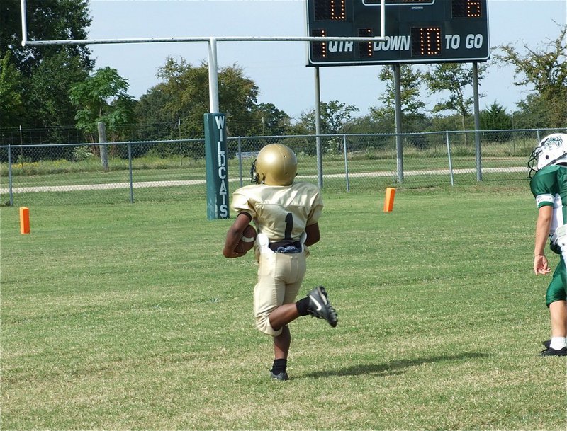 Image: “1” more time for 6 — Kendrick Norwood turns a flat pass into 6-points for the Gladiators.