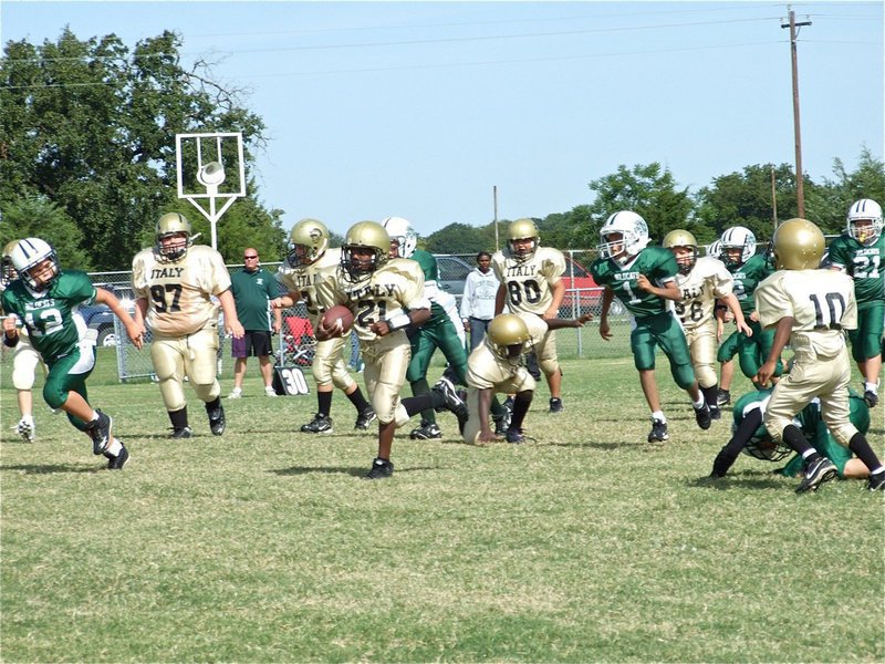 Image: Smith finds a lane — Taron Smith(21) gallops for a score against the Wildcats.