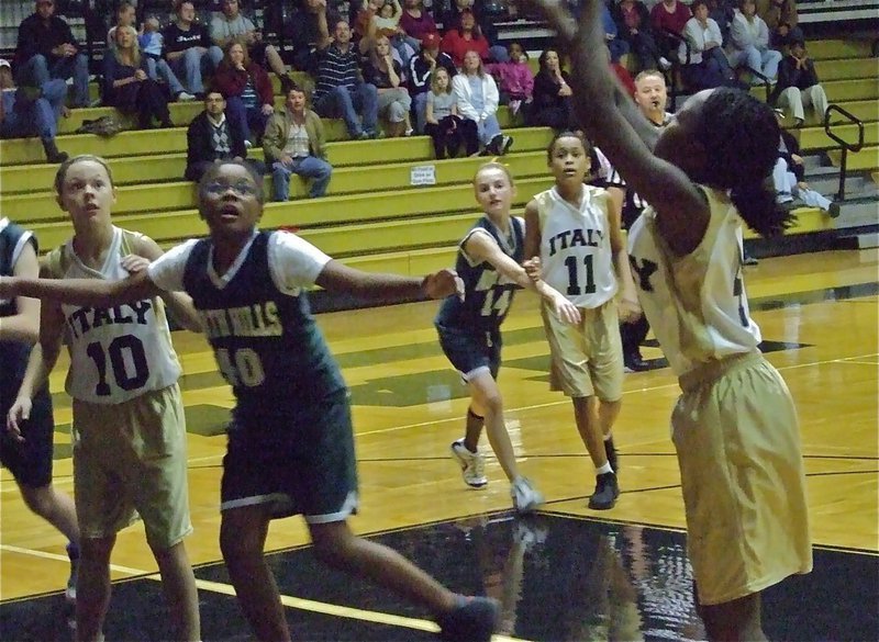 Image: Special-K — K’Breona Davis(4) scores 2 of her 4-points with a jumper from the paint while Bailey Eubank(10) and Alex Minton(11) move in for the backup.