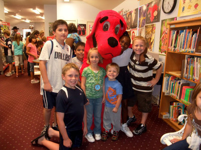 Image: Clifford Loves Kids — The students cannot get enough of Clifford.