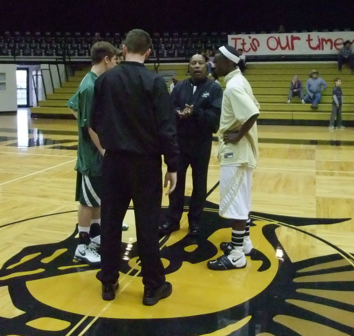 Image: Senior Diamond Rodgers represents Italy before the game. — Italy played one last warm-up game before the playoffs against Crossroads.