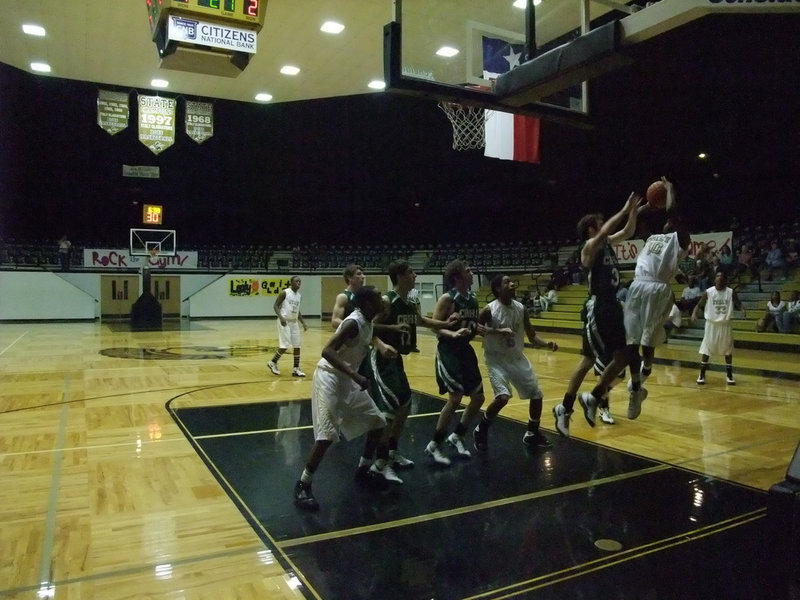 Image: John for two — Italy’s John Isaac takes on two defenders as he fades away for a 2-point shot.