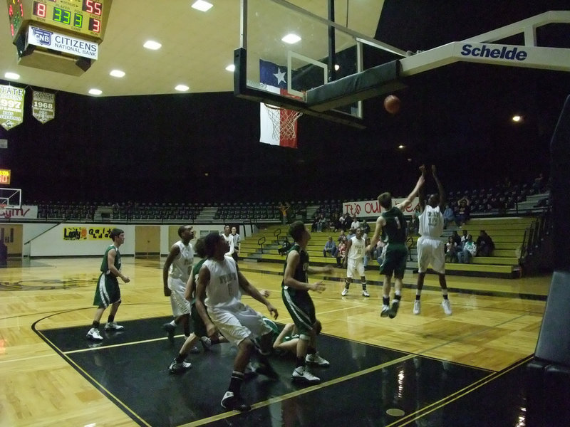 Image: John for two — Italy’s John Isaac #10 shoots a baseline jumper against Crossroads.