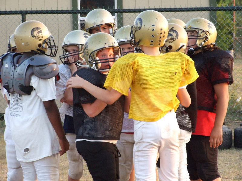 Image: Ryan calls play — The Majors huddle to call a brand new play.