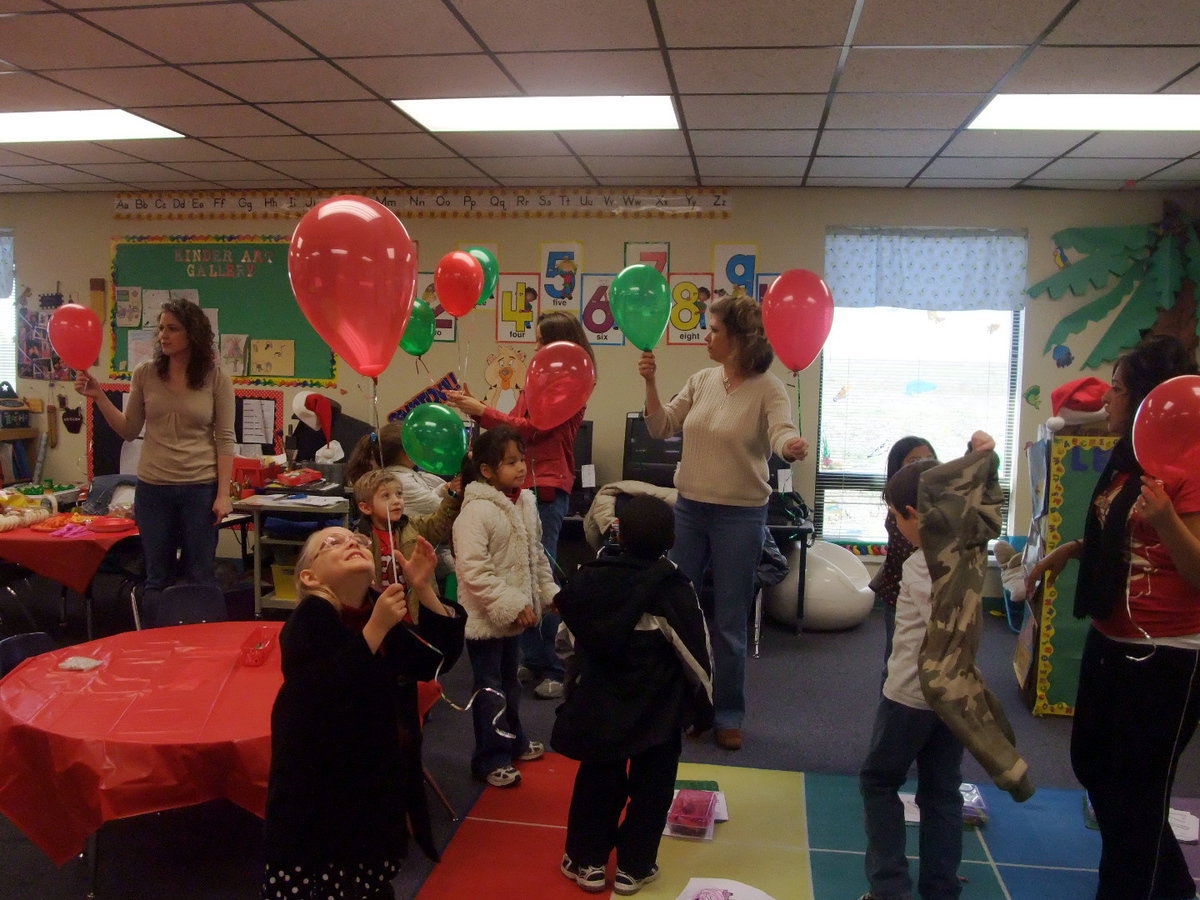 Image: Balloons With Christmas Wishes — I see my note!