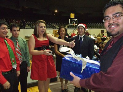 Image: Thanking ‘The Man’ — Michael Martinez, Collier Jacinto, Molly Haight, Jennifer Hernandez and Brandon Owens present Mr. Perez with Sony iPod Deck.