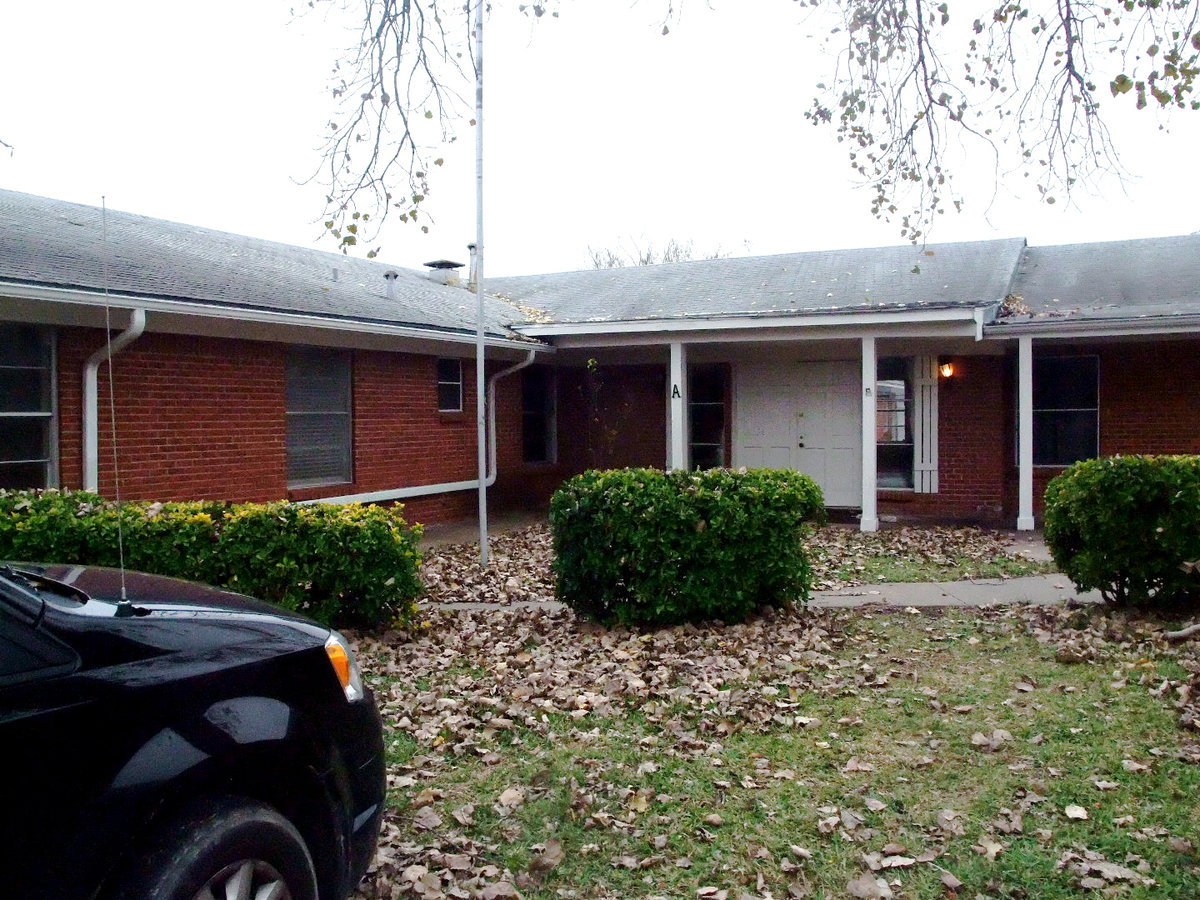 Image: Empty Building — Burk’s Daycare is no longer in this building.