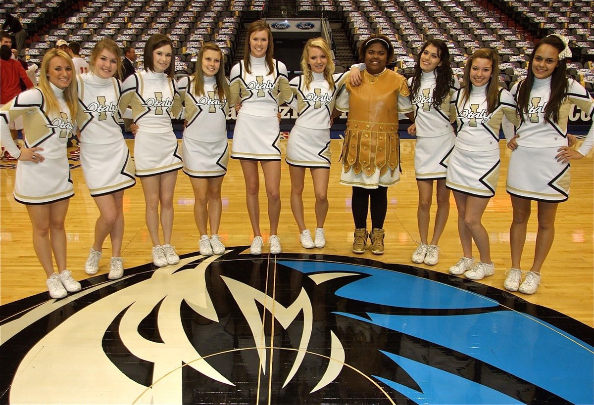 Image: Italy’s cheerleaders — Mary Tate, Taylor Turner, Meagan Hooker, Casandra Jeffords, Kaitlyn Rossa, Sierra Harris, Sa’Kendra Norwood, Beverly Barnhart, Morgan Cockerham and Anna Viers.