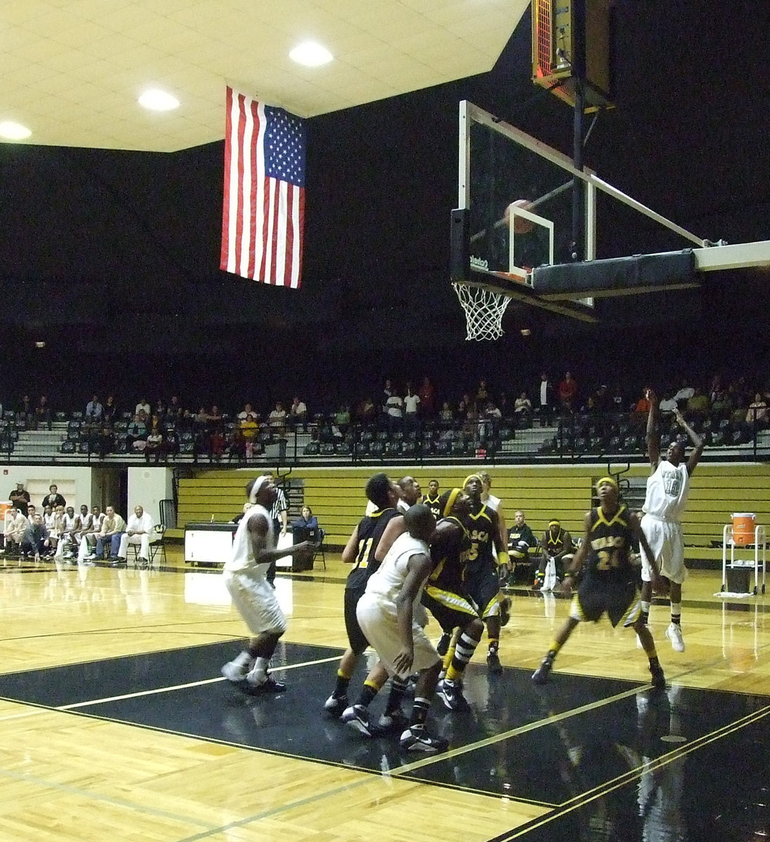 Image: John be good — Italy needed points and all the fans were hoping this shot by #10 John Isaac would be good for two.