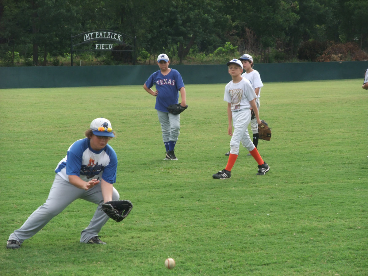 Image: Fielding grounders