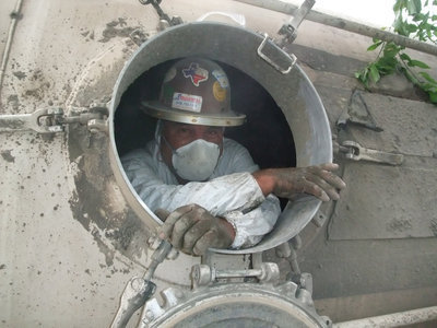 Image: Dirty job — This tank cleaner needs a break from such an arduous task.
