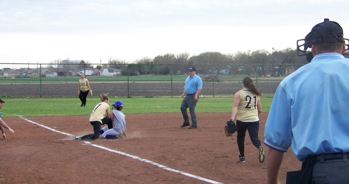 Image: Safe At Third — Blooming Grove gets the base but Italy didn’t give it up easy.