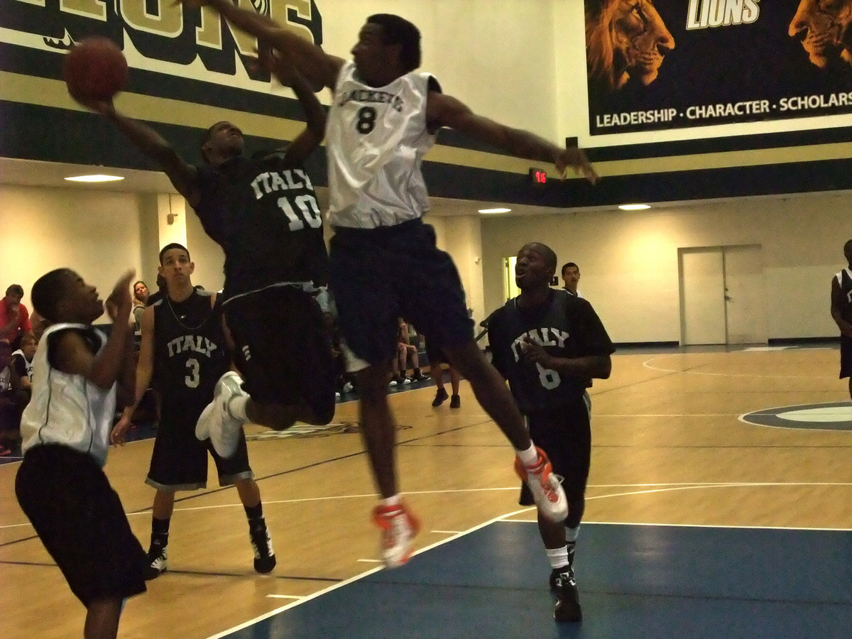 Image: Isaac challenged — Italy’s John Isaac meets the 3A Ferris Yellowjackets head on.