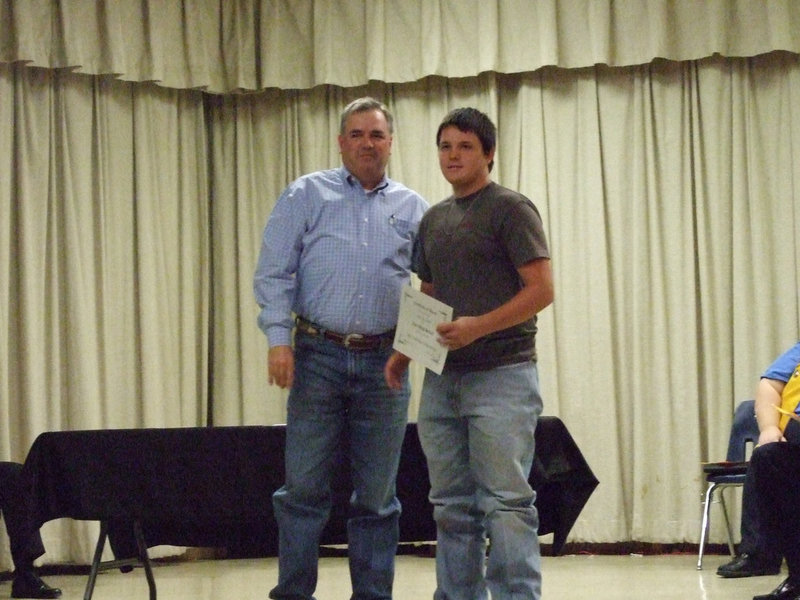 Image: Roy receives award — Tommy Rossa honors Roy Glaspy with a scholarship from Italy Youth Buyers Fund. Glaspy also received a scholarship from Hobb’s Feed &amp; Supply.