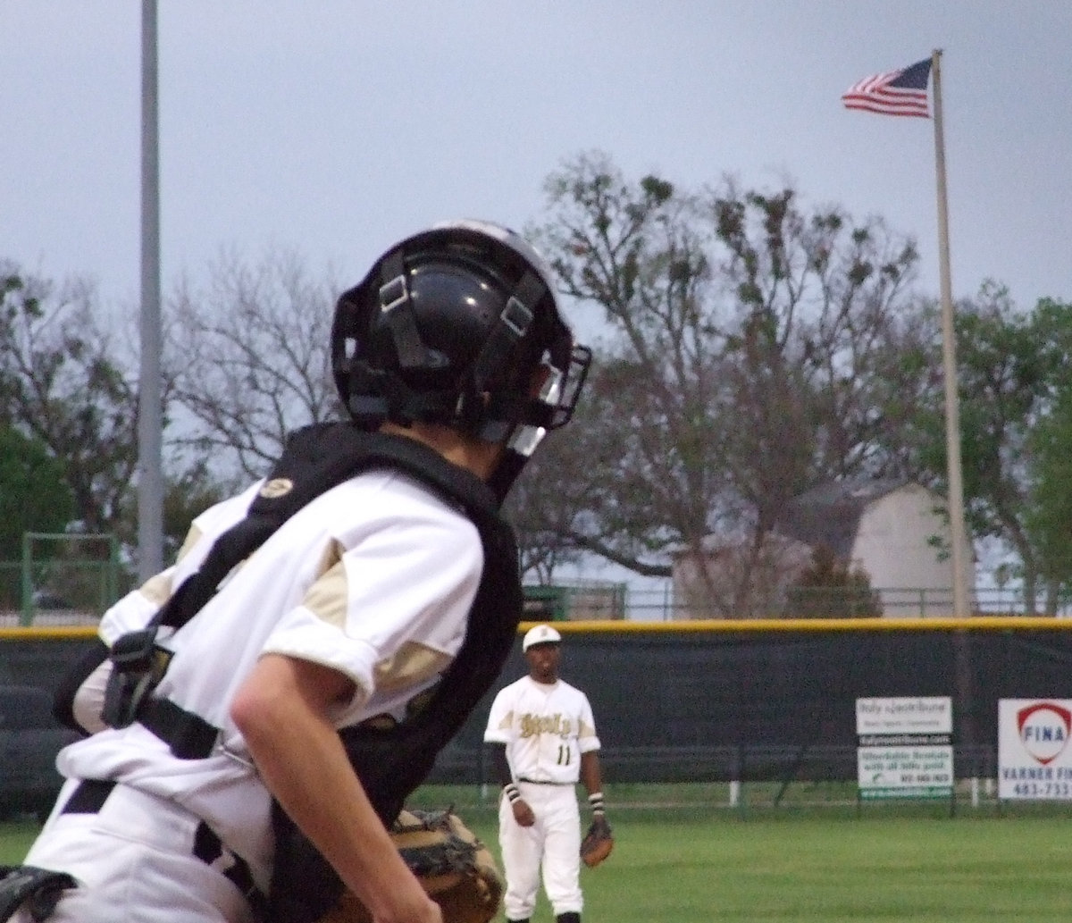 Image: Get ready — Caden gets ready to throw a Wildcat out while Jasenio readys.