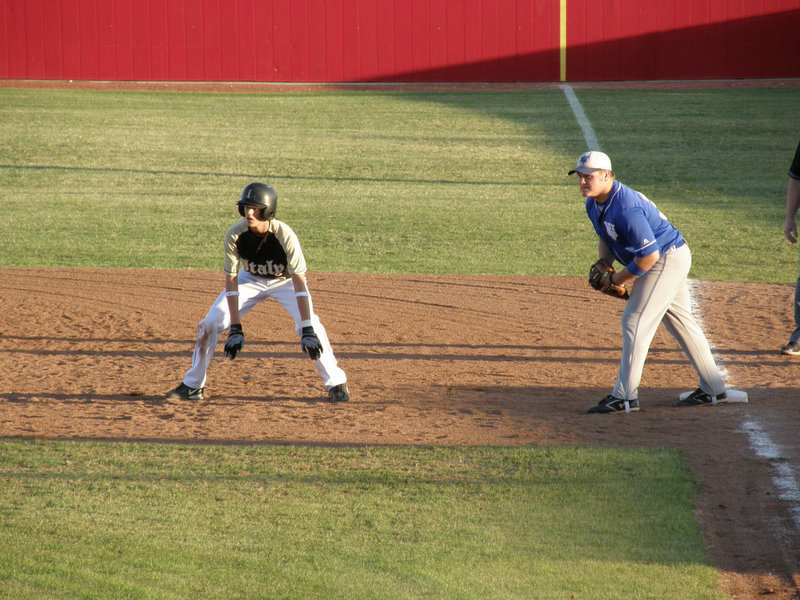 Image: Jase stretches his lead — Jase Holden attempts to steal 2nd base.