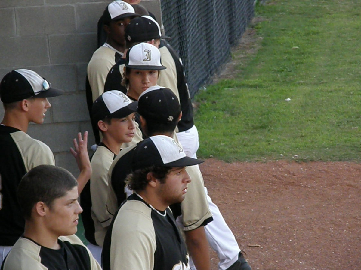 Image: Anxious moments — The Italy dugout realizes they’ve got their hands full against Windthorst.