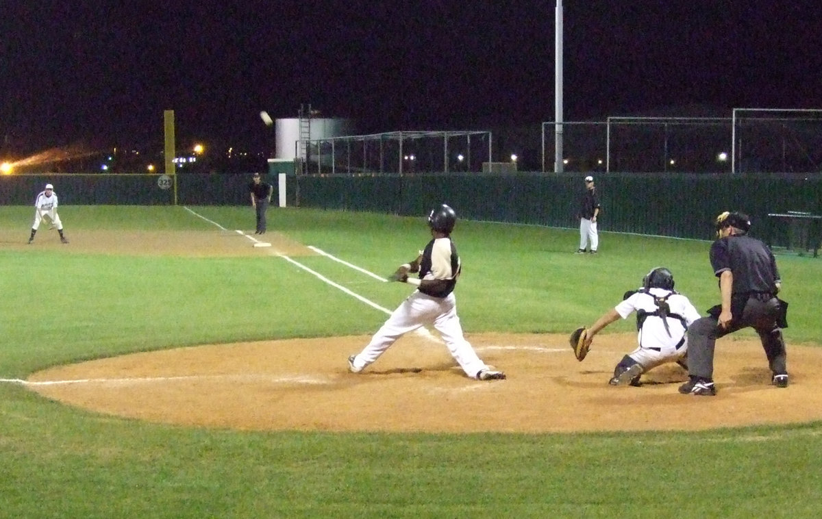 Image: Desmond hits — Desmond hits one to the outfield.