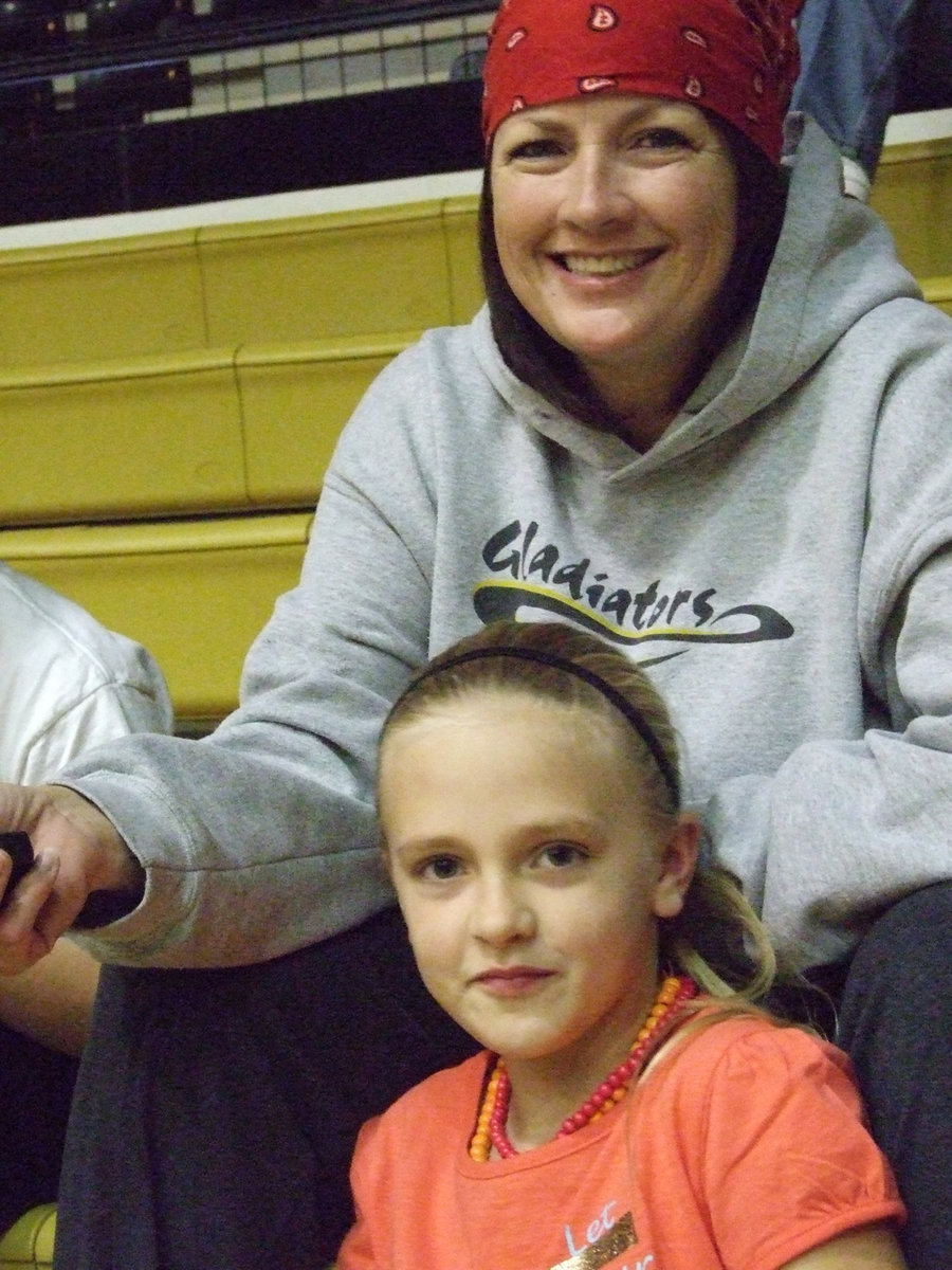 Image: Deborah and Annie — Italy’s #10 Brianna Perry’s mother Deborah Perry and youngest sister Annie Perry (an IYAA hoopstar) are enjoying the game.