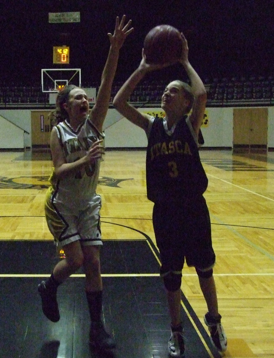 Image: Perry intimidates — Italy’s #10 Brianna Perry shouts words of encouragement at an Itasca shooter.