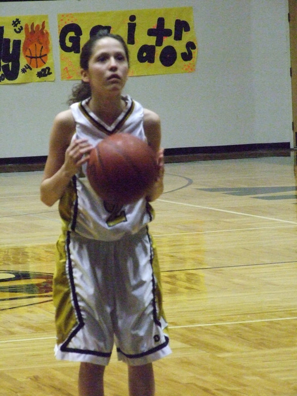 Image: Paola feels no pressure — Italy’s #2 Paola Mata relaxes before making a free shot against Itasca.