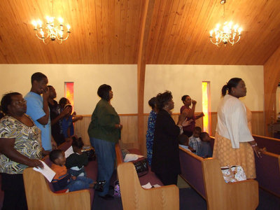 Image: Everyone’s Praising the Lord — Members of Mount Zion AME Church singing to the music.