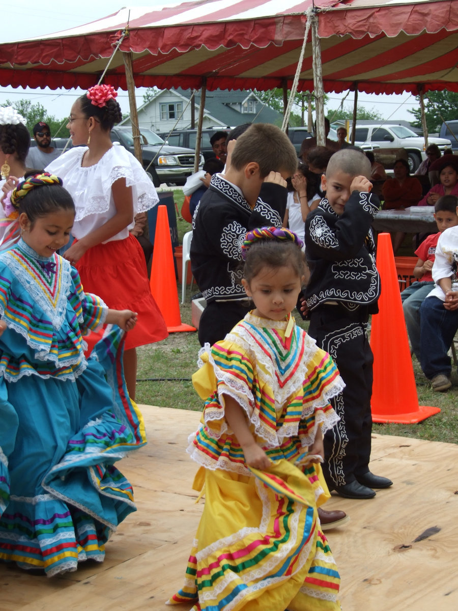 Image: Some More Younger Dancers