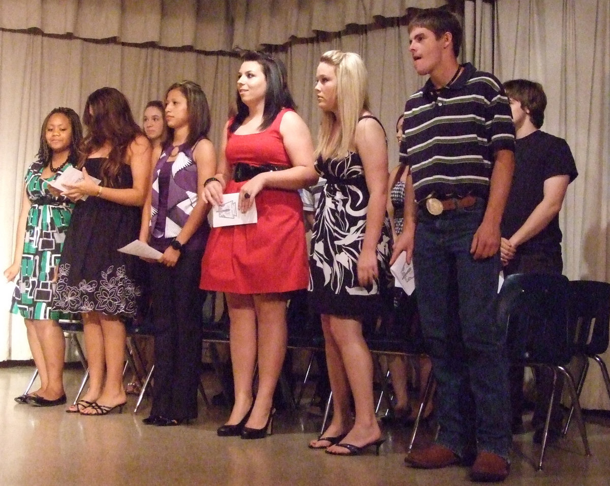 Image: New inductees — 2009-10 members of IHS await to be inducted.