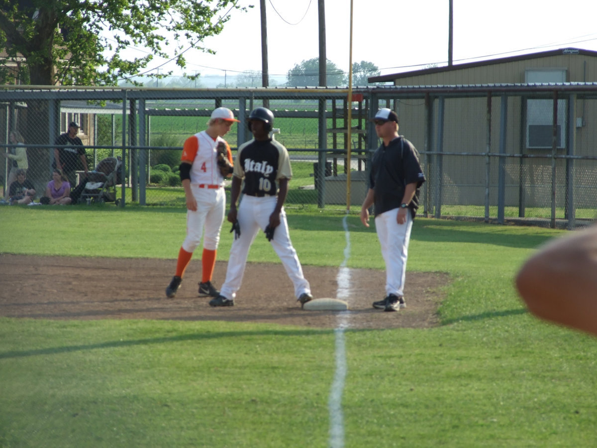 Image: Jasenio Anderson — Jasenio waits his turn to score.