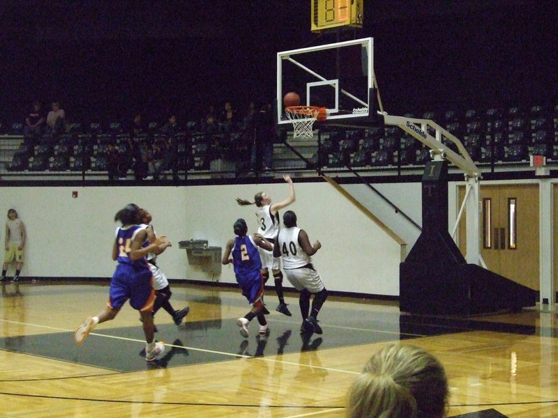 Image: Rossa for two — Italy’s #3 Kaitlyn Rossa, who needs no introduction, finishes the fast break.