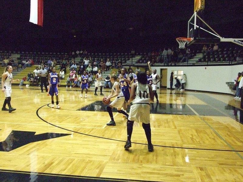 Image: Rossa inside — Kaitlyn Rossa trying to make something happen against the Lady Gators.