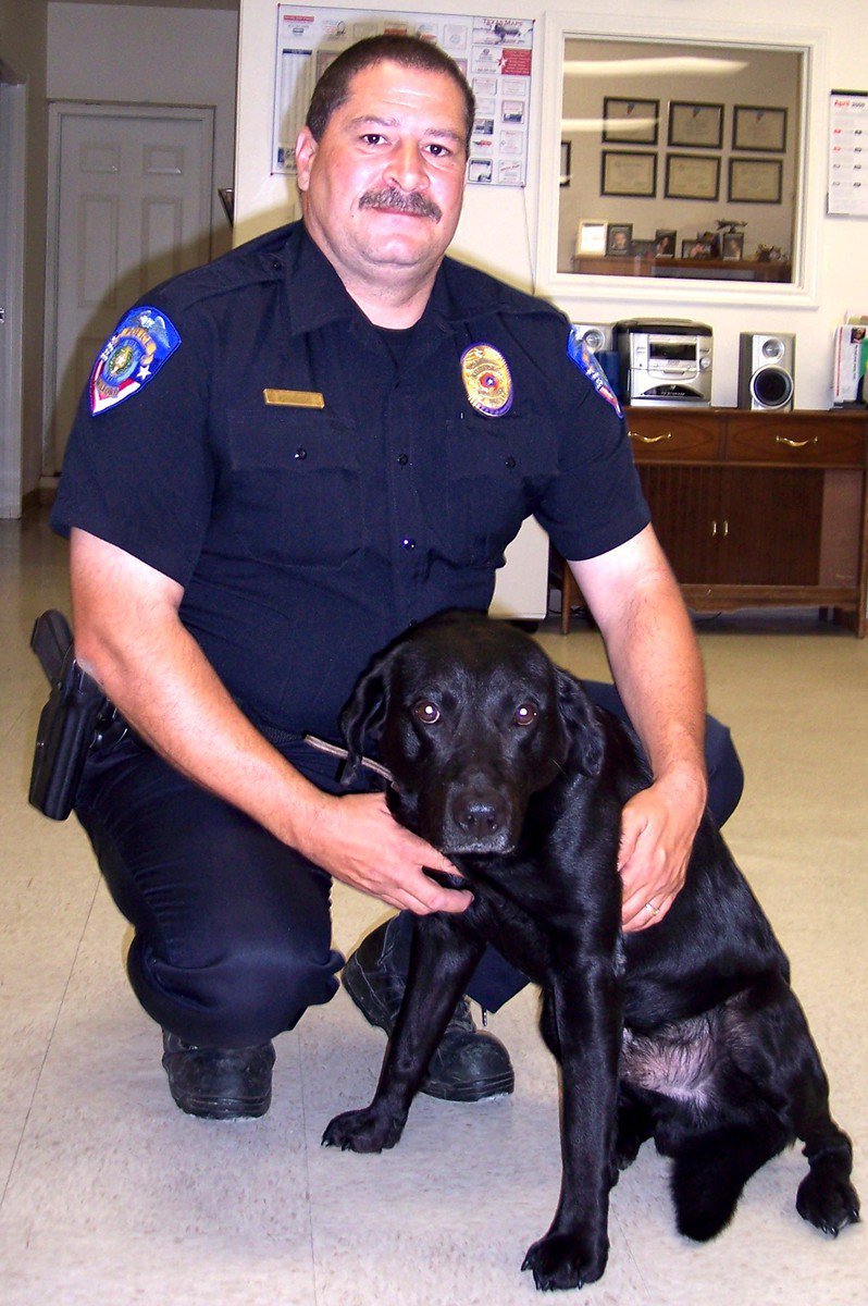 Image: Milford Police Chief Carlos Phoenix (with Truman) — Shirle Ayers’ Volunteer Appreciation Award Winner 2009