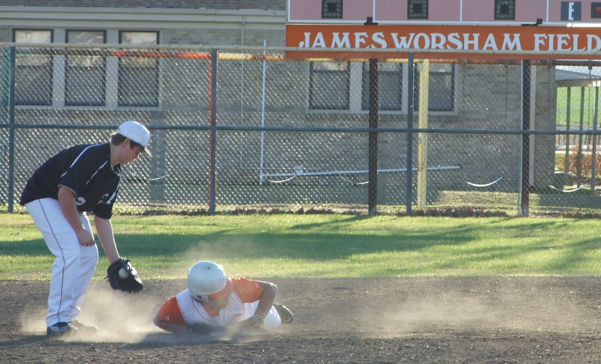 Image: Zain Byers — Second baseman, Zain Byers, works hard on this Eagle.